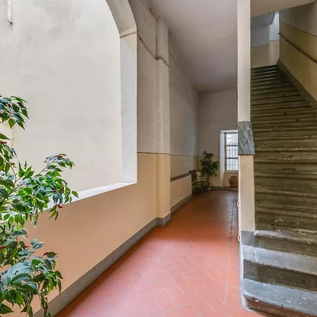 Dante States Apartman
