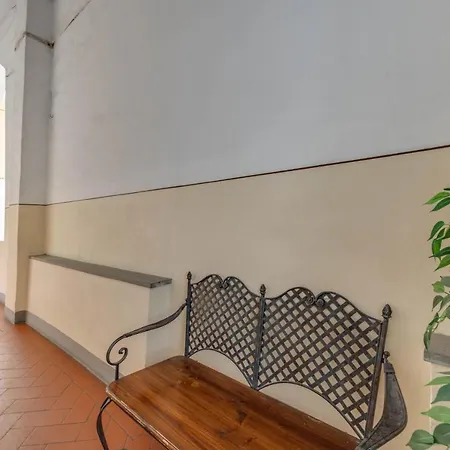 Dante States Apartman